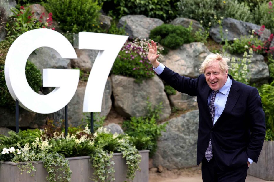 Premier Boris Johnson przybywa na szczyt G7 w Kornwalii. Fot. Andrew Parsons/Downing Street nr 10